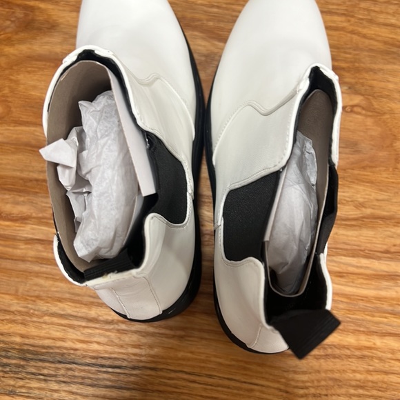 NIB size 7.5  boots - Picture 8 of 9